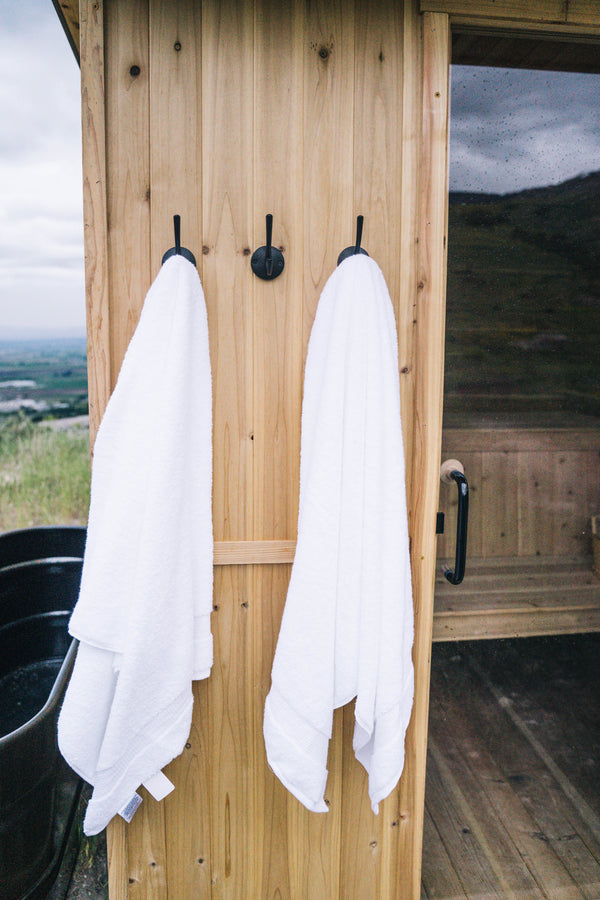 3 Exterior towel hooks