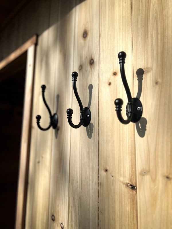 3 Exterior towel hooks